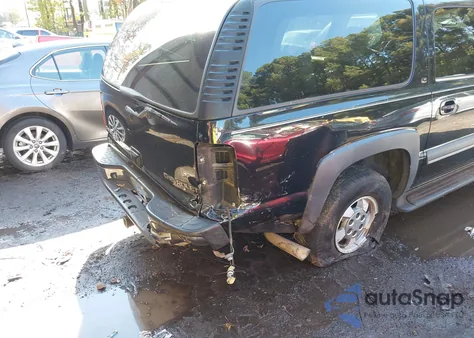 2002 Chevrolet Suburban 1500 Lt из США, поврежденный, VIN 3GNFK16Z92G358932